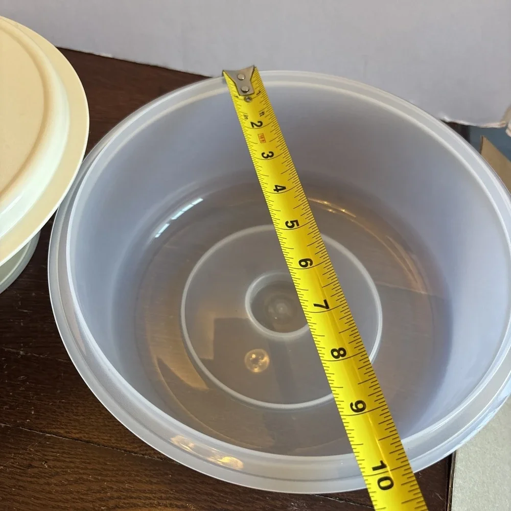 4 pc Round Tupperware Cake Keeper Taker 1710-2, Punch Bowl, 1695-2 ,Veg/ Dip New